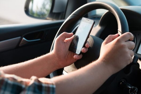 Celular no Volante